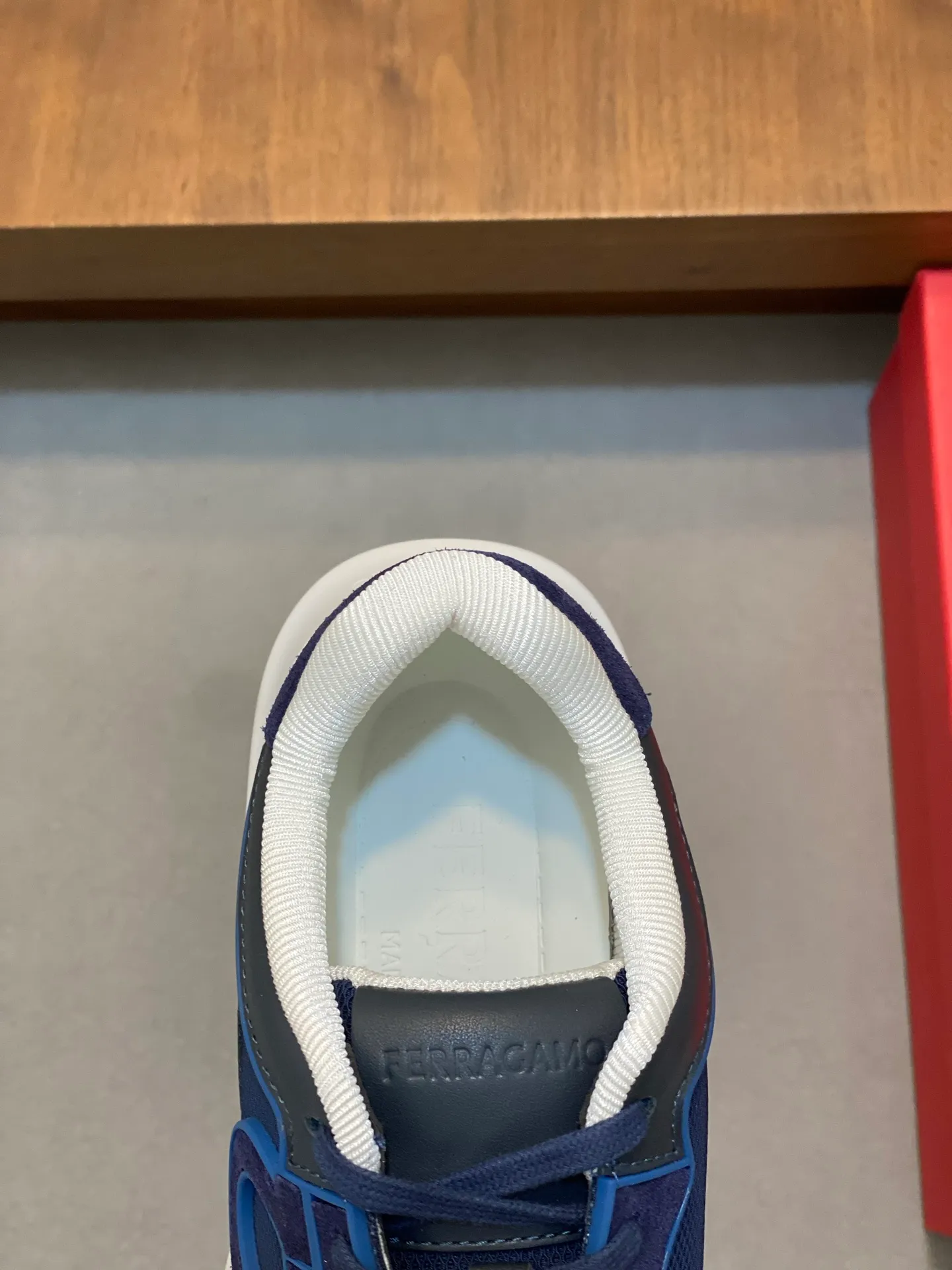 Men's men's shoes 💰700 [Ferragamo] Ferragamo - High-end quality original order - Upper: original cow suede leather with breathable mesh, brand logo sewn on the shoe body - Lining: brand canvas, foot pads; water-dyed cowhide - Outsole: rubber outsole - Super high quality control·Fine workmanship: Prominent (high-end·luxury·grade) Size: 38-44 (38 45, can be customized)